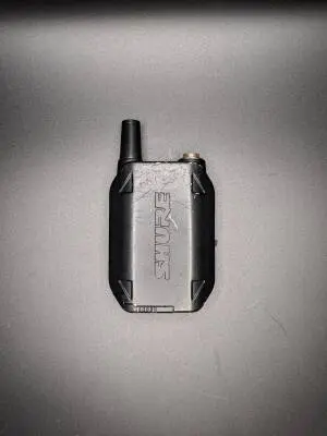Shure - GLXD Wireless Guitar Pedal System 2